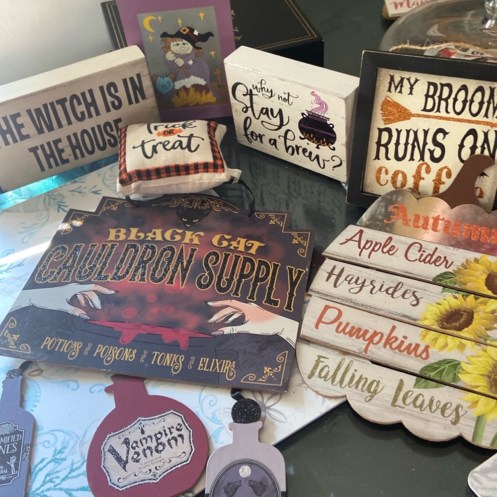 Bundle of seven signs for Halloween